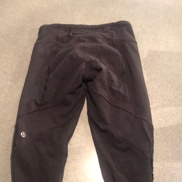 EUC Lululemon cropped pants - Picture 6 of 7
